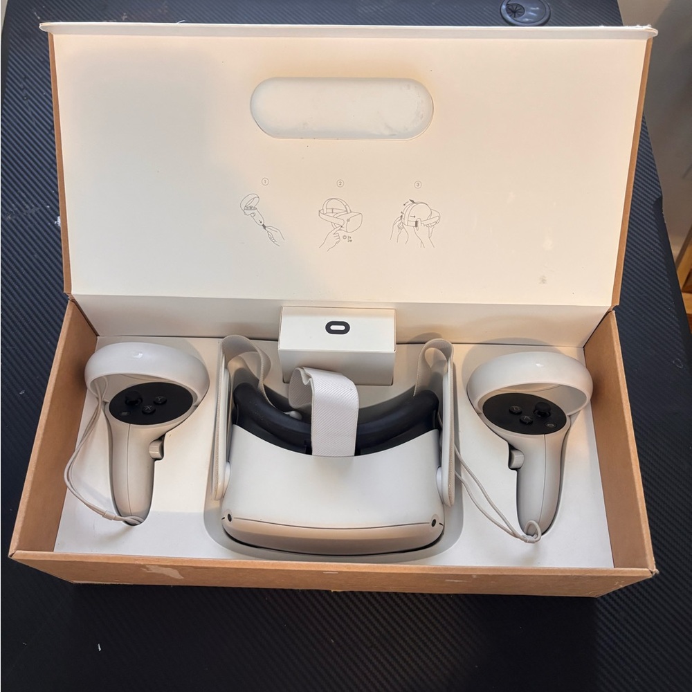 Oculus Quest 2 White VR Headset and Controllers